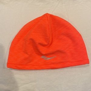 NEW Saucony running beanie